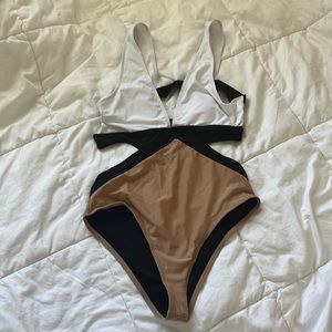BOOHOO ONE PIECE SWIMSUIT